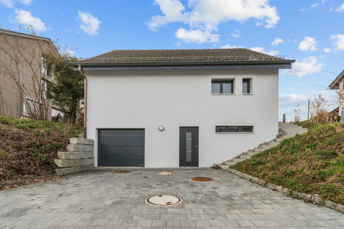 Neuwertiges 5.5-Zimmer-Einfamilienhaus in Bergdietikon