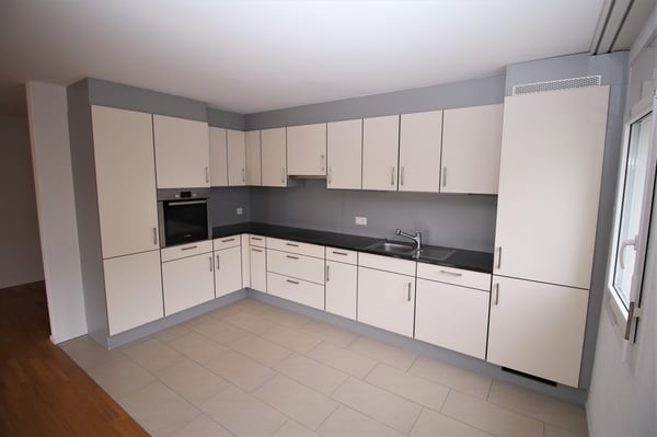Helle 4.5 Maisonettewohnung mit Balkon in der Nähe des Rheins zu vermieten 2