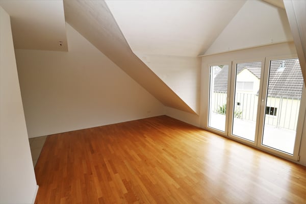 Helle 2.5-Zimmerwohnung mit Balkon in der Nähe des Rheins zu vermieten 3
