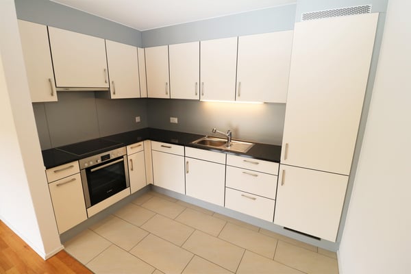 Helle 2.5-Zimmerwohnung mit Balkon in der Nähe des Rheins zu vermieten 4