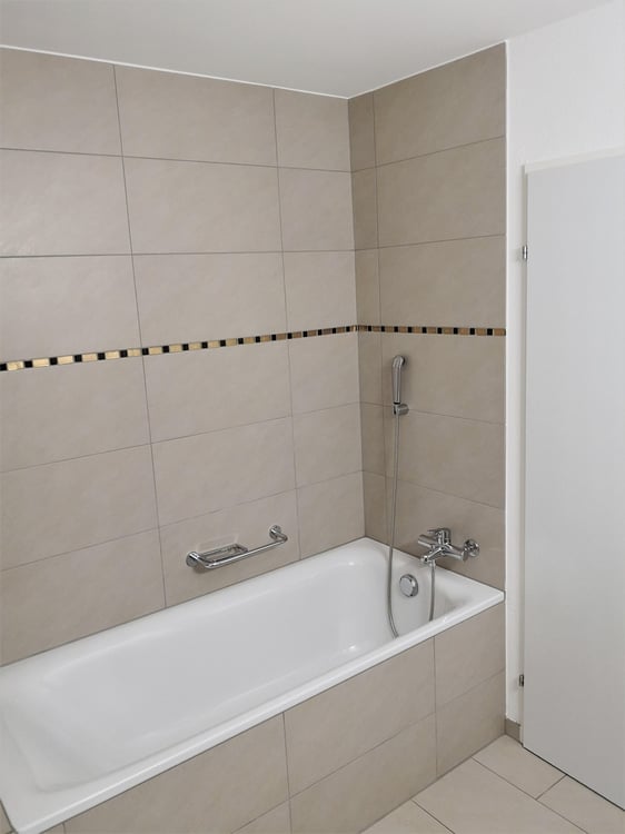 Schöne 4.5 Zimmerwohnung in Flurlingen zu vermieten in der Nähe des Rheins 6