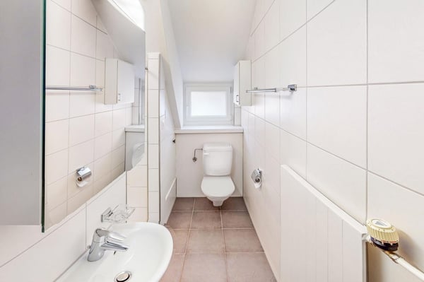 geräumige 5-Zimmer-Wohnung an zentraler Lage zu vermieten 3