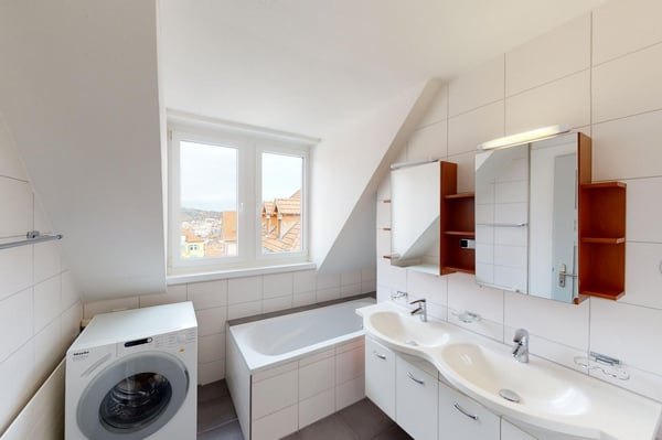 geräumige 5-Zimmer-Wohnung an zentraler Lage zu vermieten 4