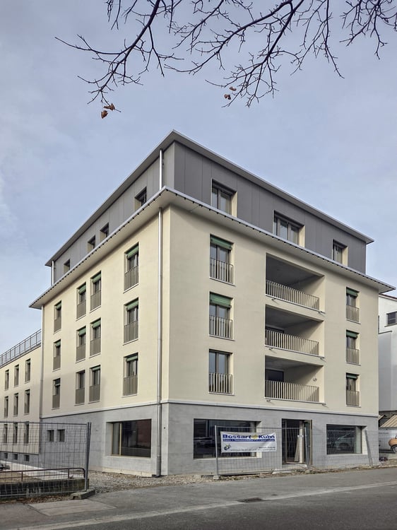 Moderne 1.5-Zimmer-Attikawohnung an zentraler Lage in Flawil 2