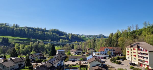 Lebensqualität auf einen Blick: Neubauwohnung mit Weitblick ins Grüne