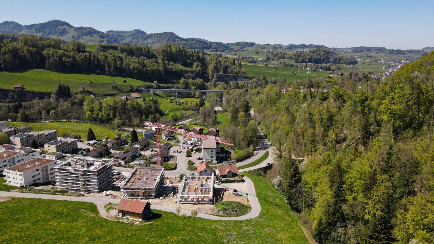 Immobilie in Lichtensteig - Wohnen, wo die Natur beginnt  mit Sitzplatz und Blick ins Grüne - Bild 1