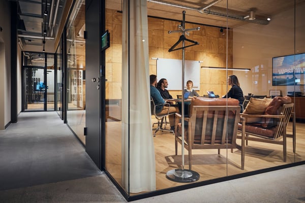 Exklusives Büro im modernen Zug Tech Cluster mit umfassendem Service-Angebot 2