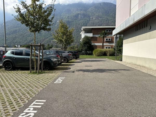 Ottima posizione vicino scuole, negozi e mezzi pubblici 9