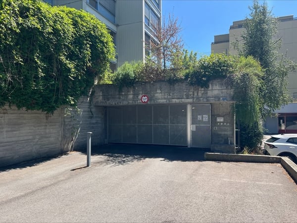 Place intérieure à louer 9