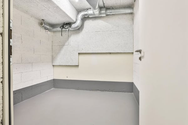 Dépôt en plein centre-ville 2