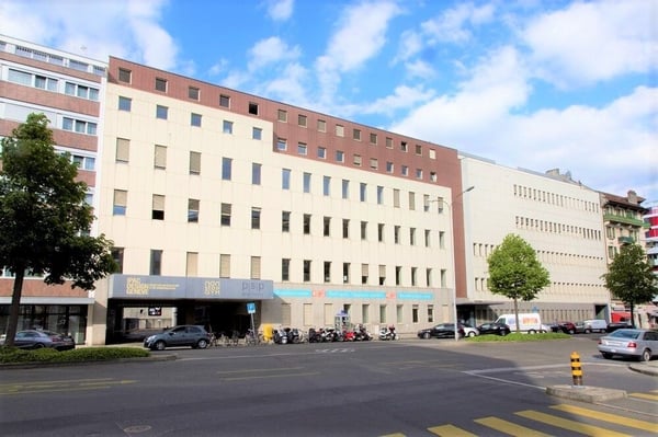 Dépôt situé près des nations et de la gare 14