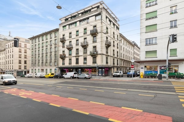 Dépôt au centre ville et à deux pas de la Gare Cornavin 1
