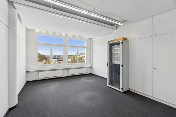 Zwei Geschosse voller Potential ! Ausgebaute Büro- und Gewerbeflächen 7