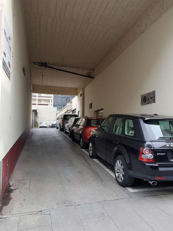 Place de parking extérieur dans le quartier des Eaux-Vives 2