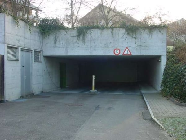 Ihr Parkplatz in der Tiefgarage sicher und trocken ! 1