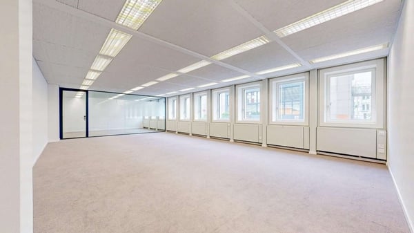 Frisch sanierter Büroraum - bezugsbereit & voller Möglichkeiten! 1