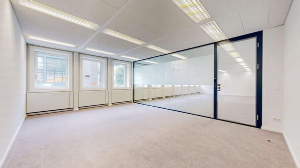 Frisch sanierter Büroraum - bezugsbereit & voller Möglichkeiten! 3