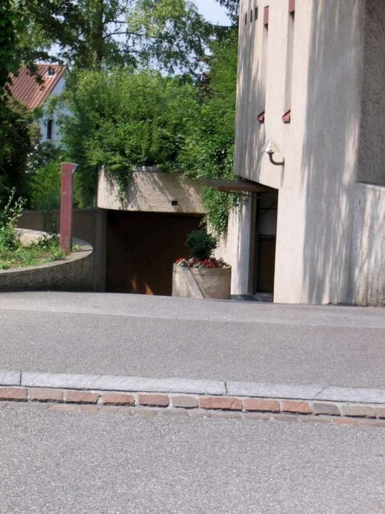 Einstellplatz in Zürich-Witikon befristet bis 31.03.2028 1