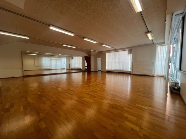 Salle polyvalente lumineuse au centre de Lausanne 3