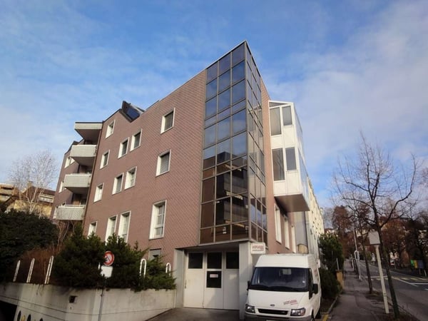 Proche Maladière, belle surface administrative à 2 min de l'autoroute 1