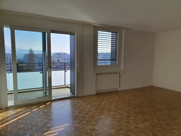 Appartement 1.5 pièces au 12ème étage à louer ! 3