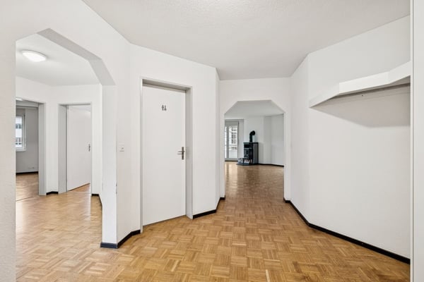 Grosszügige, zentrale Wohnung 8