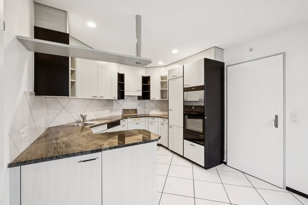 Grosszügige, zentrale Wohnung 2