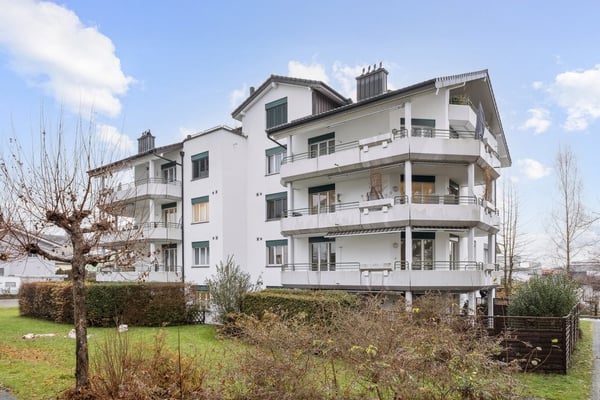 Grosszügige, zentrale Wohnung 1