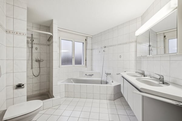 Grosszügige, zentrale Wohnung 6