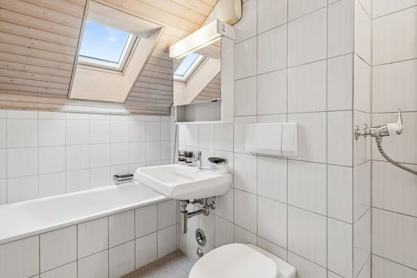 Grosse Dachwohnung mit Balkon und Schwedenofen 10