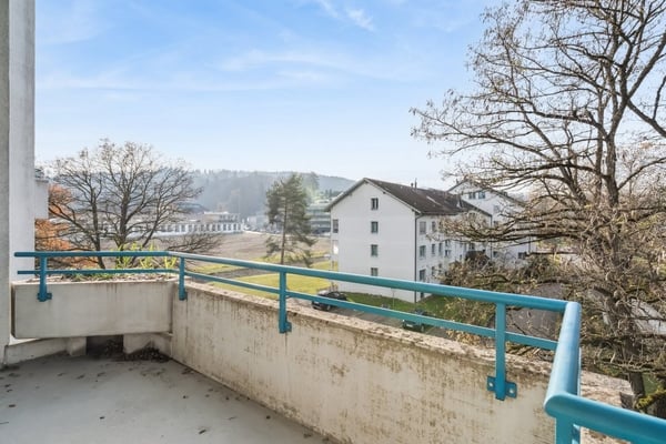 Grosse Dachwohnung mit Balkon und Schwedenofen 9