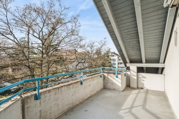 Grosse Dachwohnung mit Balkon und Schwedenofen 8