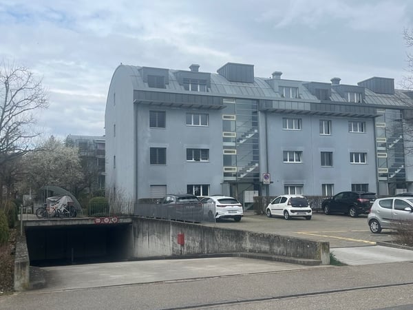 Parkplatz in der Einstellhalle nahe der International School Basel 2