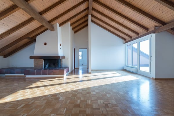 Grosszügige 1.5-Zimmer-Dachwohnung 2