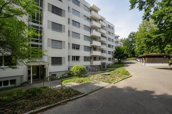 Einziehen und profitieren: 1. Mietzins + 1 Jahr Parkplatz geschenkt! 1