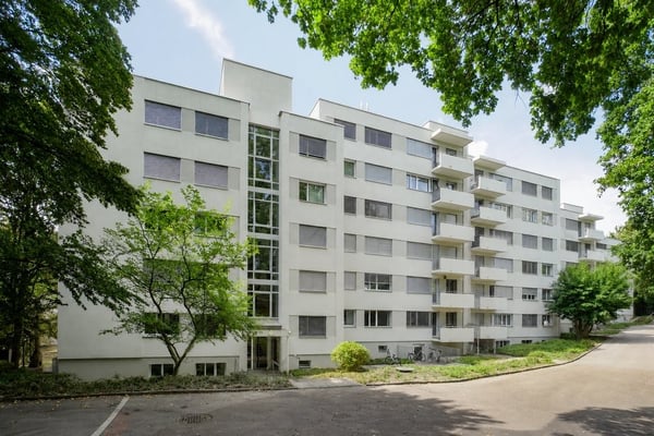 Einziehen und profitieren: 1. Mietzins + 1 Jahr Parkplatz geschenkt! 1