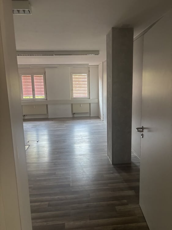 Schöner, heller Gewerberaum an guter Lage zu vermieten! 6
