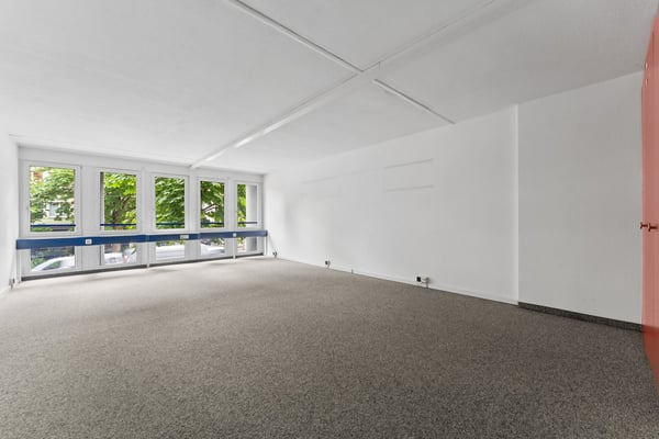 Vielseitige Gewerbe- und Büroflächen an gut sichtbarer Lage 13