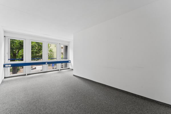 Vielseitige Gewerbe- und Büroflächen an gut sichtbarer Lage 12