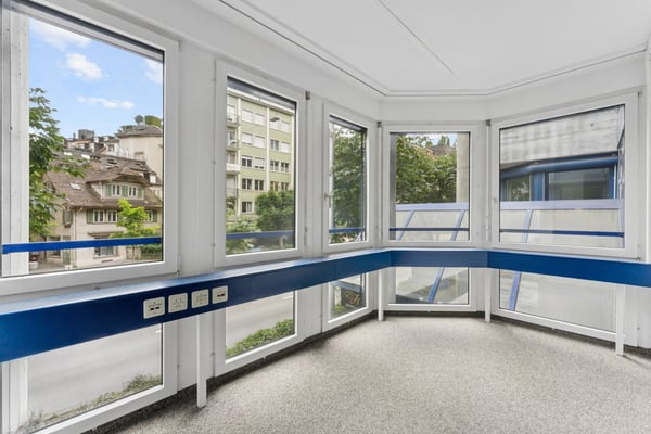 Vielseitige Gewerbe- und Büroflächen an gut sichtbarer Lage 9