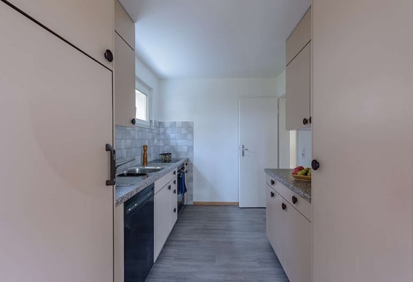 Grosszügige und helle Wohnung in Therwil 6