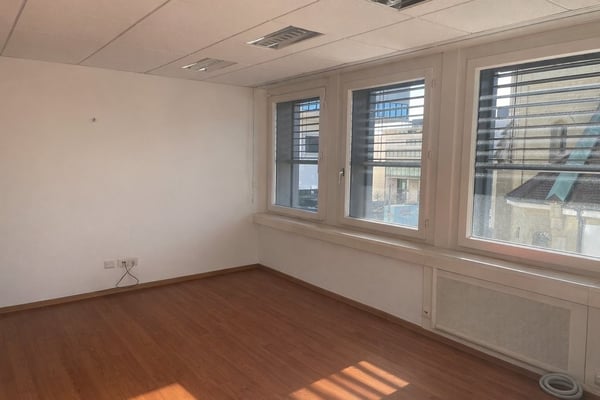 Bureau à louer en centre ville de Fribourg ! 2