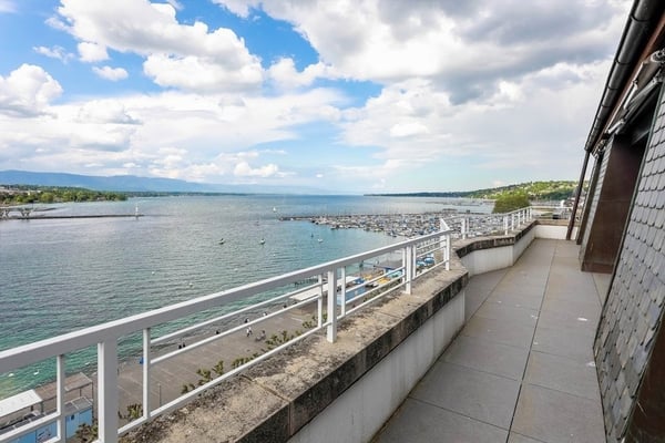 Magnifiques bureaux avec vue sur la rade ! 11