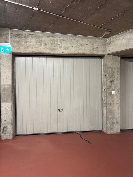 Geschlossene Garage an zentraler Lage zu vermieten 2