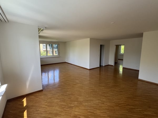4.5 Zimmer in Zürich-Höngg - hell, ruhig und stadtnah wohnen 3