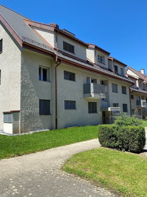 Elektrifizierter Parkplatz zu vermieten - bequem laden direkt vor Ort