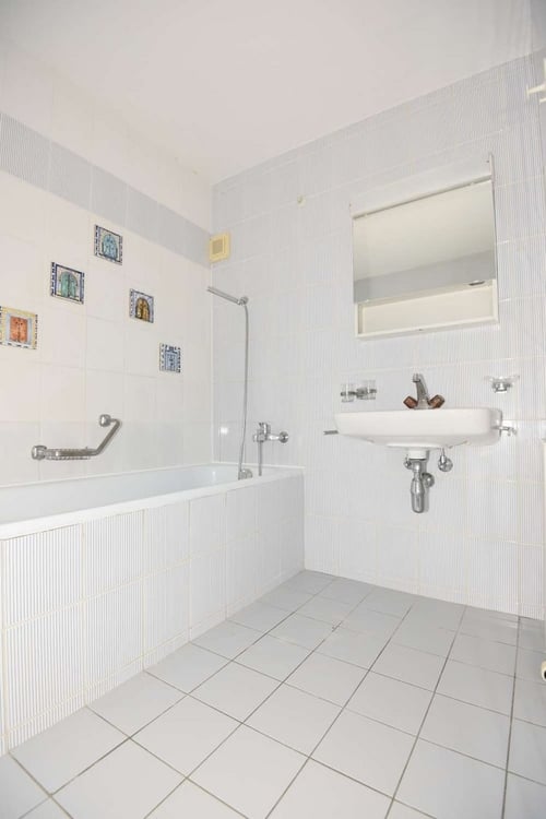 Beau 1 pièces de 120 m2 avec balcon 7