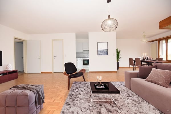 Beau 1 pièces de 120 m2 avec balcon 1