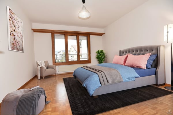 Beau 1 pièces de 120 m2 avec balcon 8