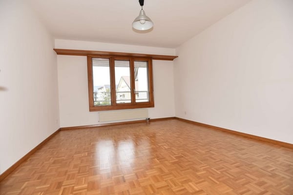 Beau 1 pièces de 120 m2 avec balcon 9